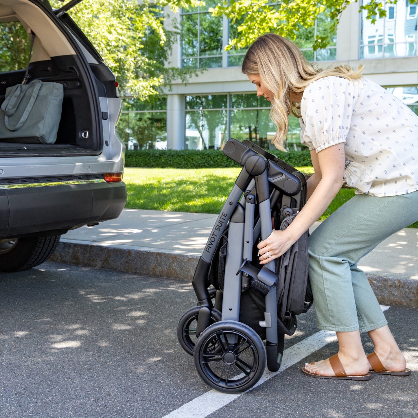 Pivot Suite Modular Travel System with Litemax Infant Car Seat (Devon Gray)